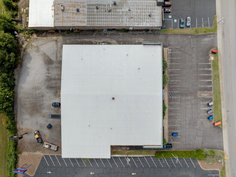 More Photos Of 627 Congaree Rd, Greenville Freestanding For Sale