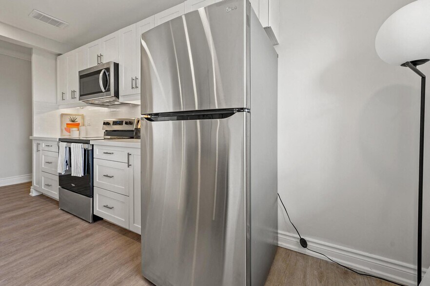 More Photos Of 143 Main St S, Brampton Apartments For Sale