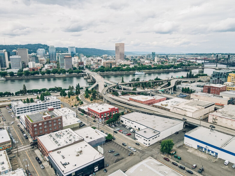 More Photos Of 111-115 SE Yamhill St, Portland Warehouse For Lease