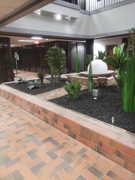 More Photos Of 2727 N Grandview Blvd, Waukesha Office For Sale