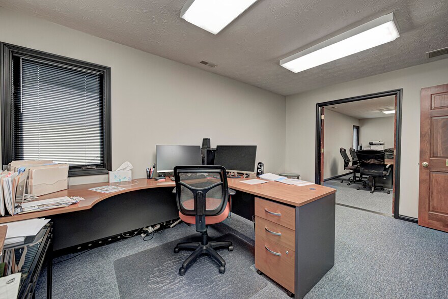 More Photos Of 4582 Northwest Plaza West Dr, Zionsville Office For Lease