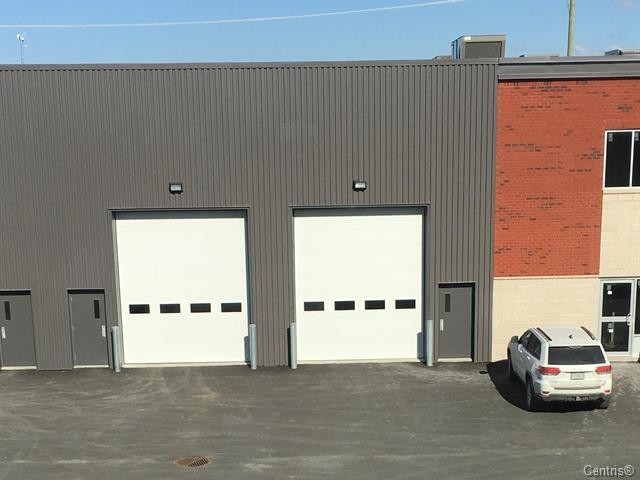 More Photos Of 5100 Rue Bernard-Lefebvre, Laval Light Distribution For Sale