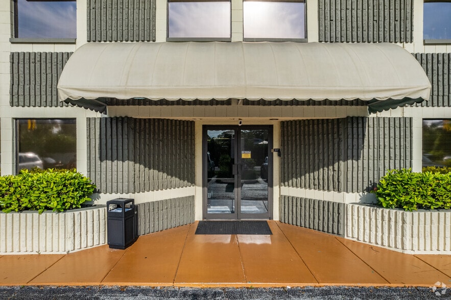 More Photos Of 5051 Castello Dr, Naples Office For Lease