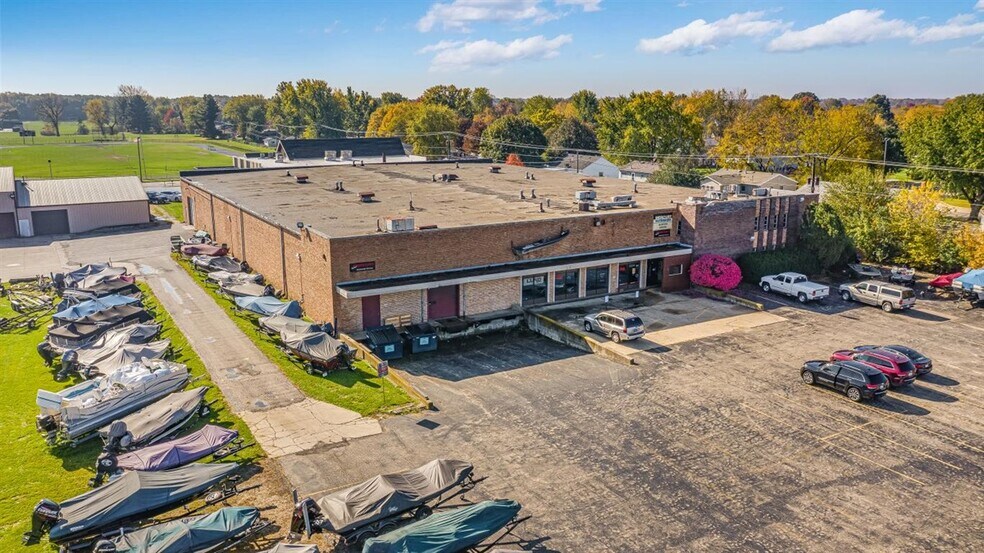 More Photos Of 879 Bedford Rd, Morris Showroom For Sale