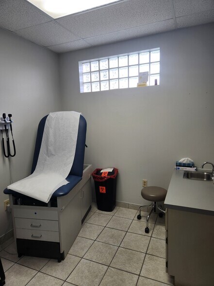 More Photos Of 8751 N 30th St, Tampa Medical For Lease