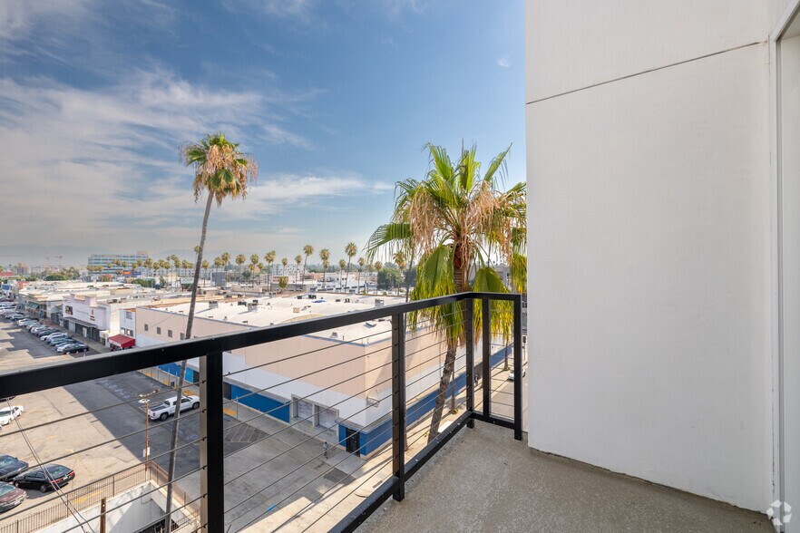 More Photos Of 6569-6581 N Van Nuys Blvd, Van Nuys Apartments For Lease