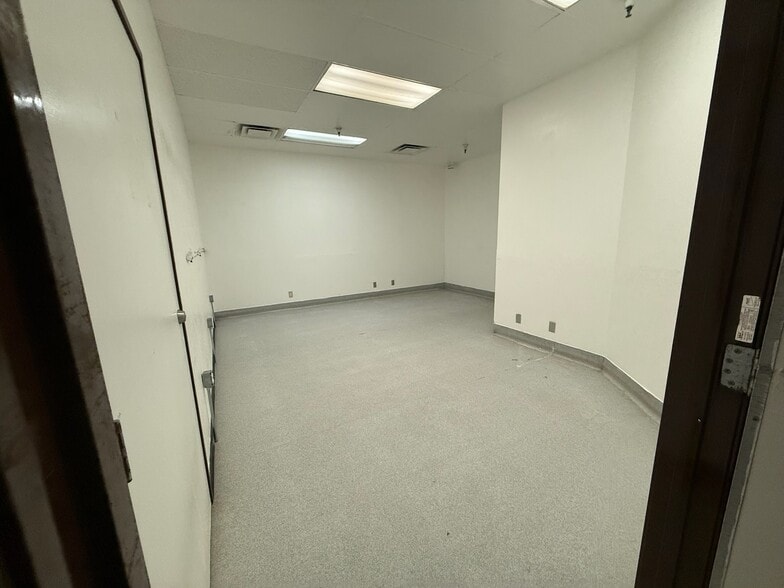 More Photos Of 7901 Vickers St, San Diego Medical For Lease