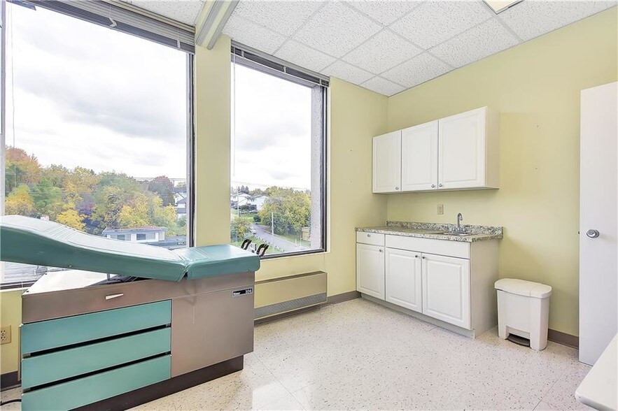 More Photos Of 2555 St Joseph Blvd, Ottawa Medical For Lease