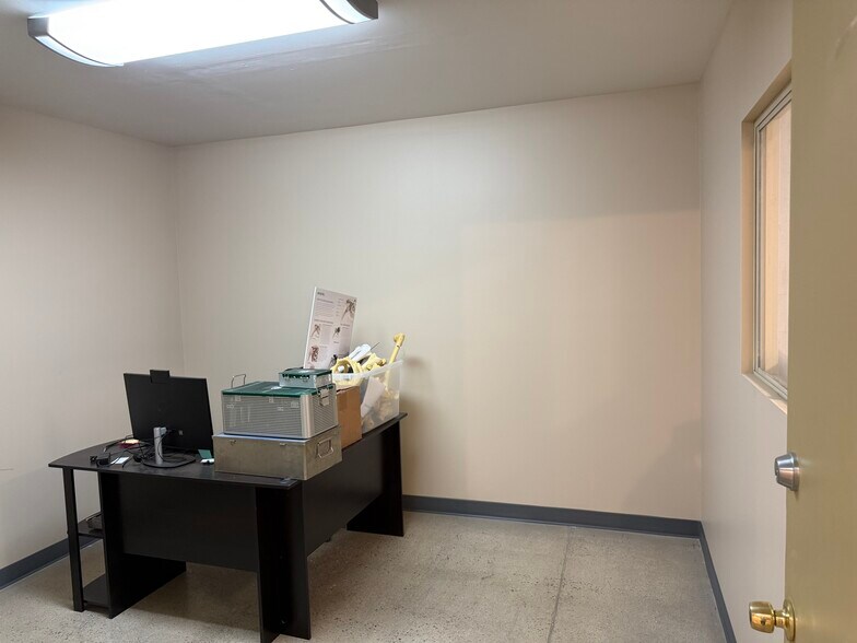 More Photos Of 3330 S 300 W, Salt Lake City Showroom For Lease