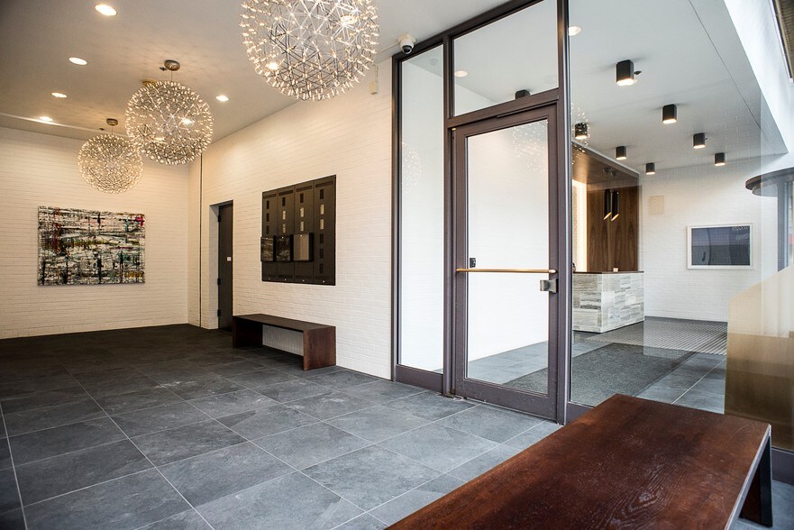 More Photos Of 1165 N Clark St, Chicago Coworking Space