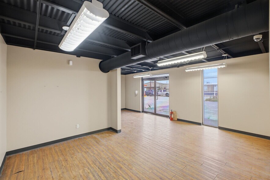 More Photos Of 2110 Mannix Dr, San Antonio Light Distribution For Sale