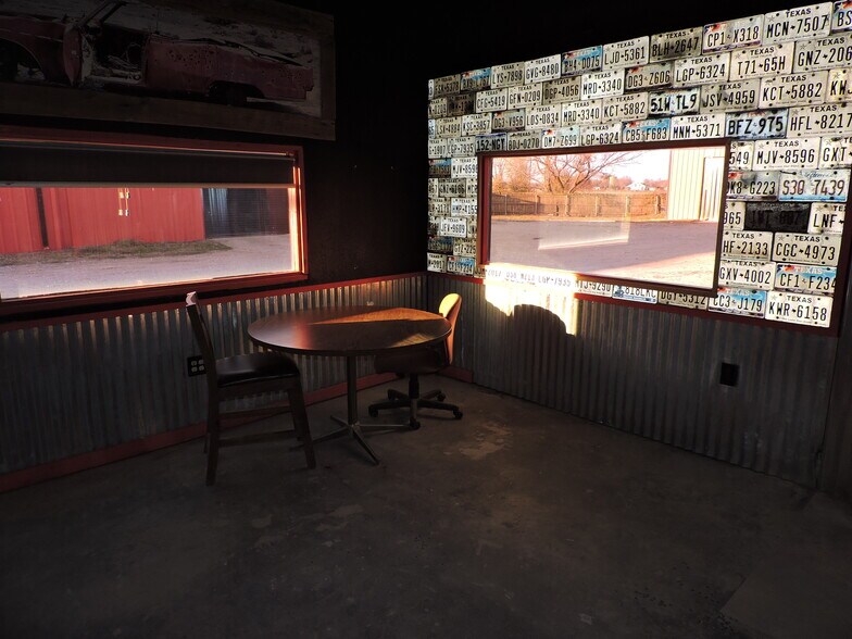 More Photos Of 920 W Mason St, Mabank Manufacturing For Sale