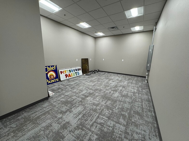 More Photos Of 645 Sandpiper Trl, Cottage Grove Warehouse For Sale