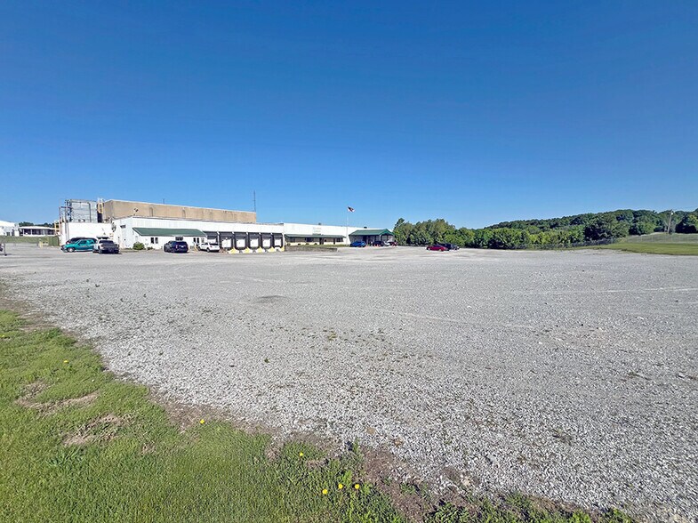 More Photos Of 7945 Old Highway 51 N, Cobden Warehouse For Sale