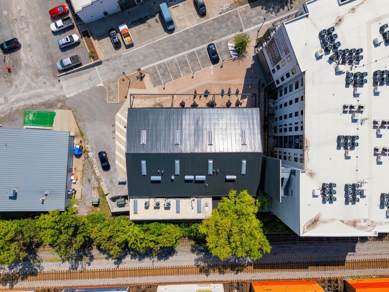 More Photos Of 722 Merritt Ave, Nashville General Retail For Lease