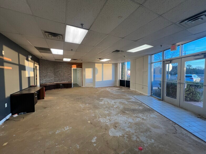 More Photos Of 202 W Parkway Dr, Egg Harbor Township Warehouse For Lease