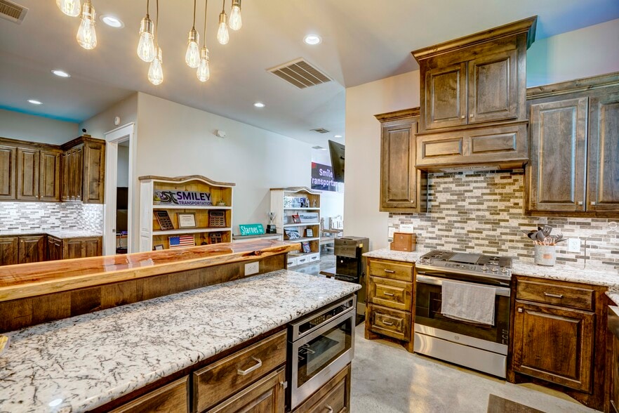 More Photos Of 5805 Starnes Rd, Watauga Office For Sale