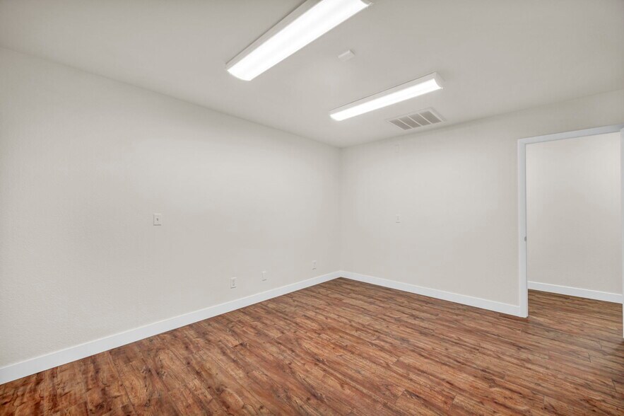 More Photos Of 4040 Arcata Way, North Las Vegas Light Manufacturing For Lease