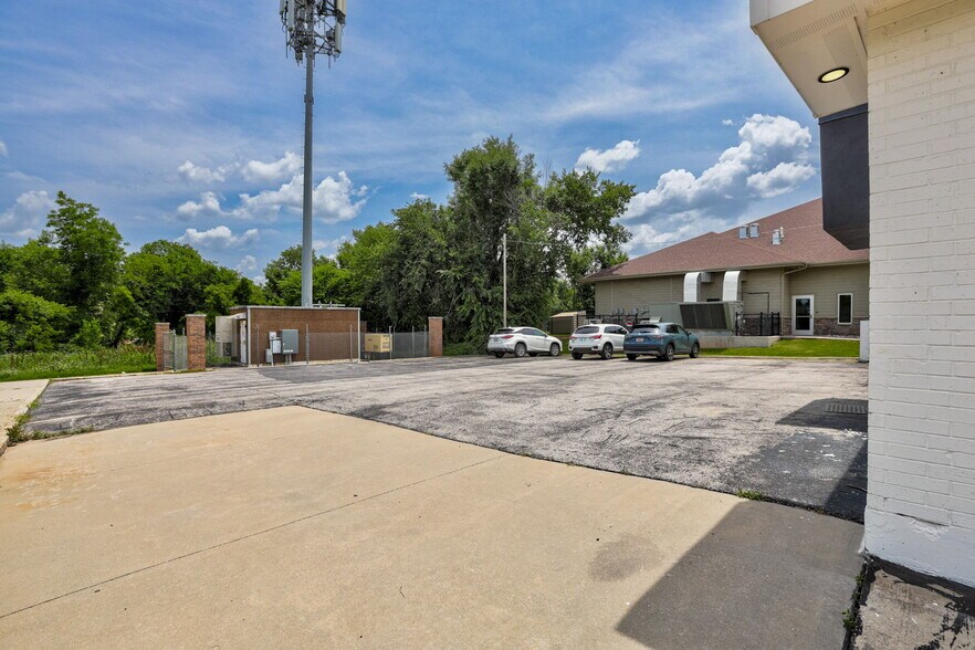 More Photos Of 6500 N Meridian Ave, Oklahoma City Medical For Sale