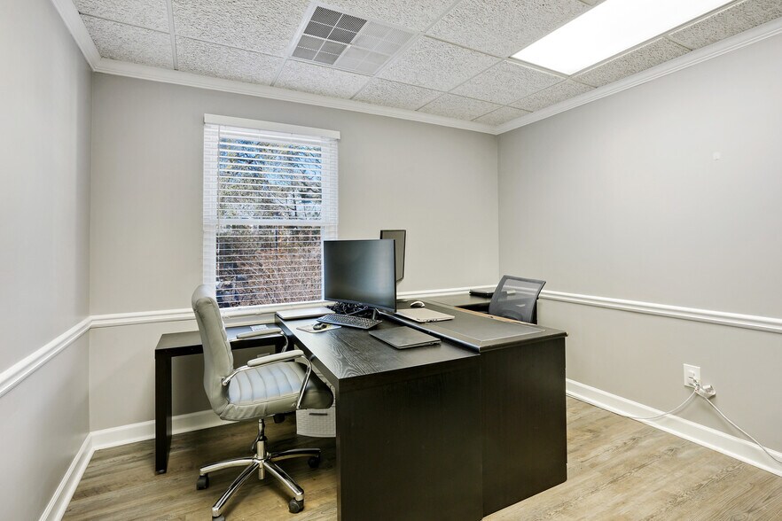 More Photos Of 425 E Crossville Rd, Roswell Office For Sale