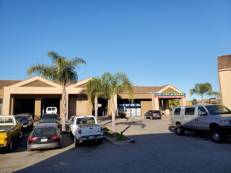 More Photos Of 7945 Mission Gorge Rd, Santee Showroom For Lease