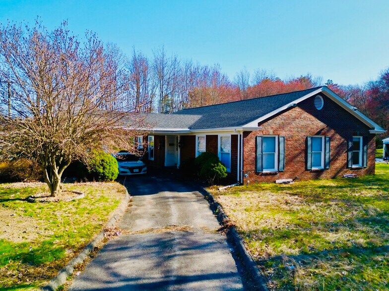 More Photos Of 55 Lafayette Rd, Salisbury Flex For Sale