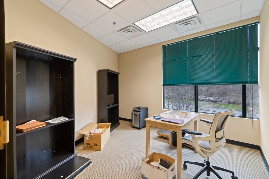 More Photos Of 1690 Roberts Blvd, Kennesaw Warehouse For Sale