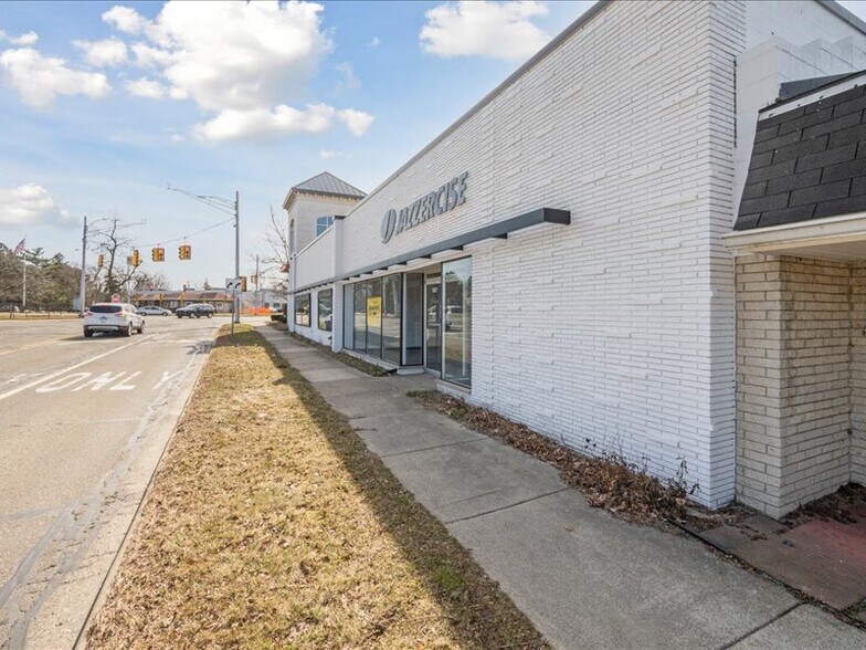 More Photos Of 1107 Crooks Rd, Royal Oak Storefront For Sale