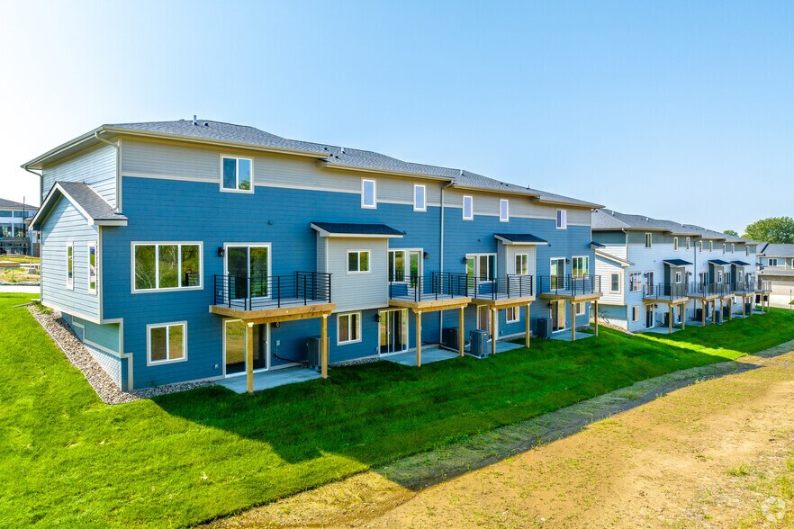 More Photos Of 9125 Calvin Dr, West Des Moines Apartments For Sale