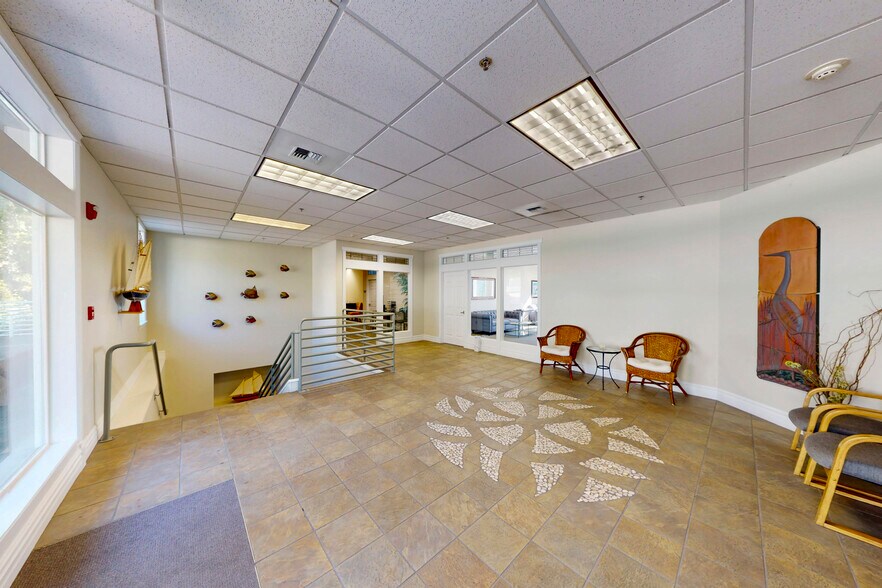 More Photos Of 324 W Bay Dr NW, Olympia Medical For Lease