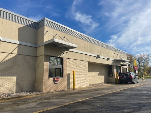 More Photos Of 4899 E 8 Mile Rd, Warren Freestanding For Sale