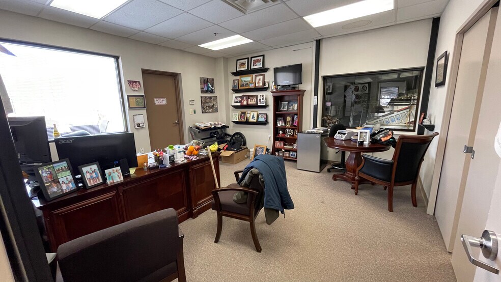 More Photos Of 6933 Colchester Park Dr, Manassas Warehouse For Lease
