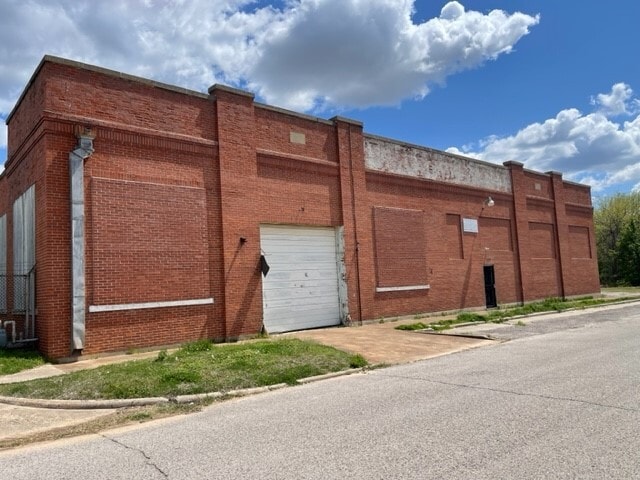 More Photos Of 227 S Philadelphia Ave, Shawnee Warehouse For Sale