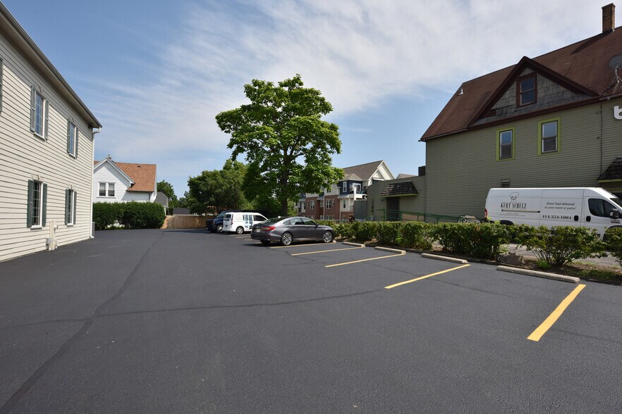 More Photos Of 8766 N Deerwood Dr, Milwaukee Freestanding For Sale