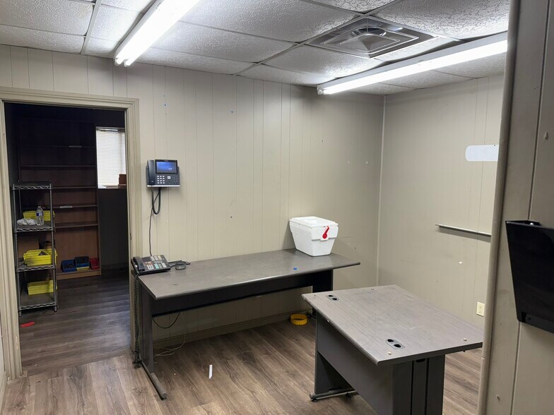 More Photos Of 520 S Gulf St, Alice Industrial For Sale