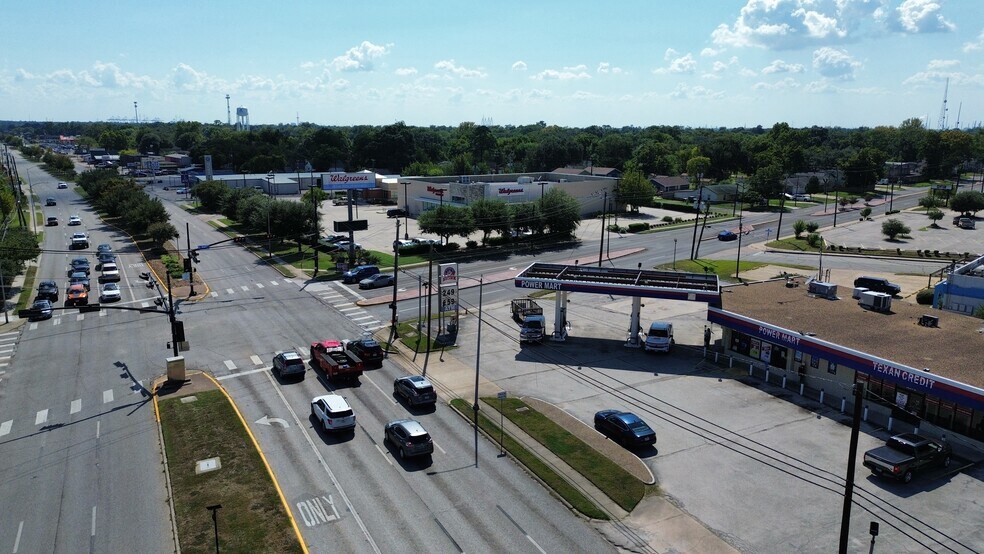 More Photos Of 1601 N Alexander Dr, Baytown Storefront For Lease