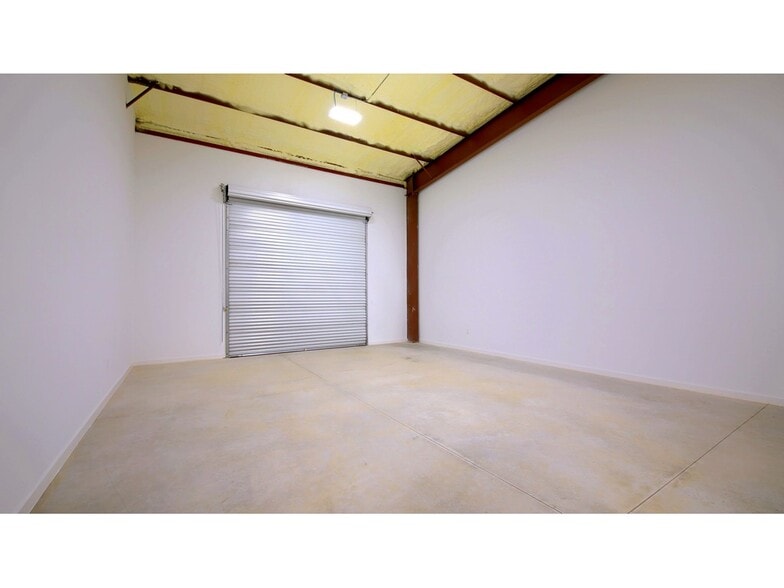 More Photos Of 7696 183A, Leander Warehouse For Lease