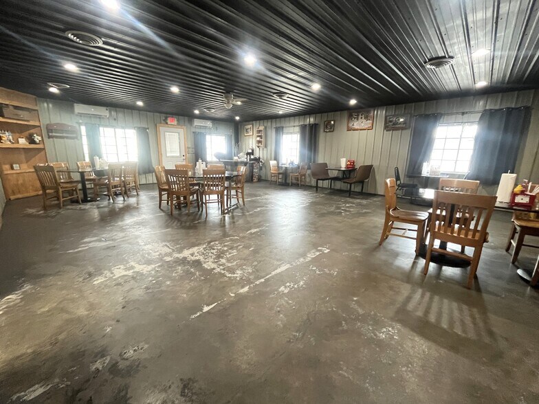 More Photos Of 219 Main St, Hale Flex For Sale