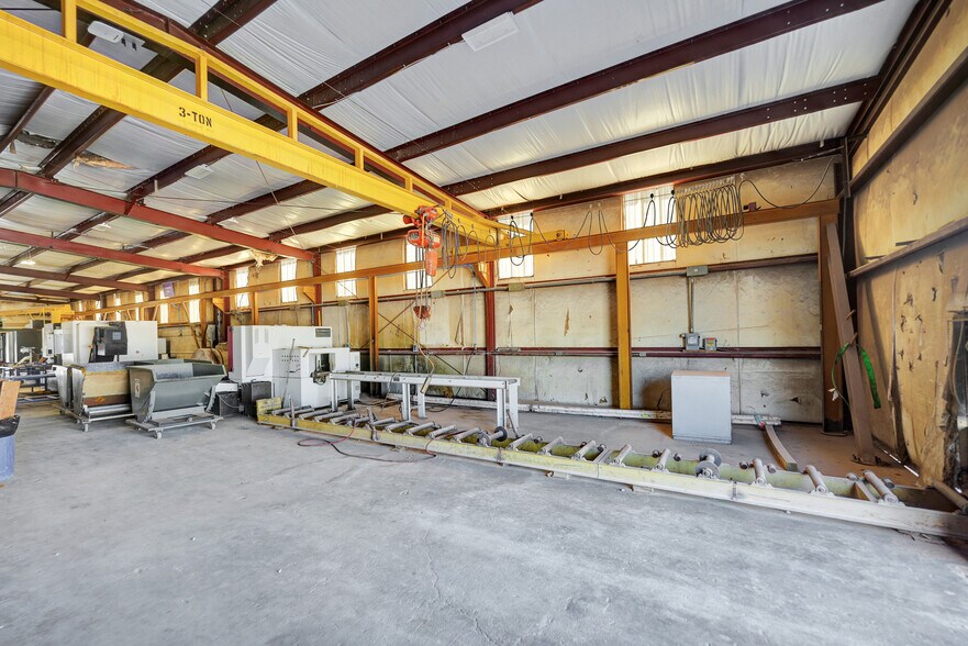 More Photos Of 2110 W 44th St, Odessa Industrial For Sale