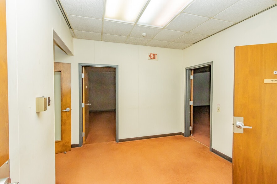 More Photos Of 201 N Jefferson St, Kittanning Medical For Sale