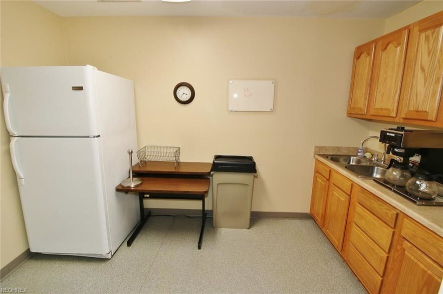 More Photos Of 172 S Friendship Dr, New Concord Medical For Sale