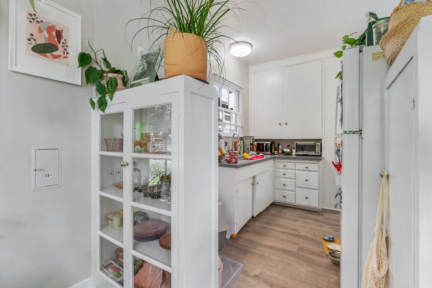 More Photos Of 646 Orange Grove Ave, South Pasadena Apartments For Sale