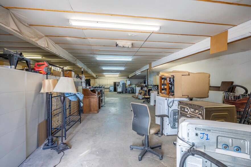 More Photos Of 655 W Cottonwood Ln, Casa Grande Showroom For Sale