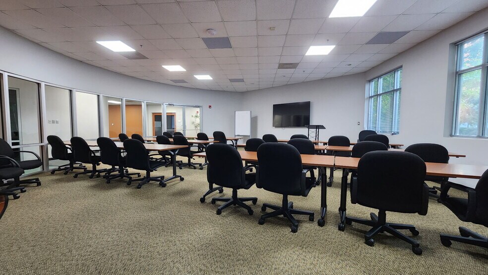 More Photos Of 9820 Northcross Center Ct, Huntersville Office For Lease