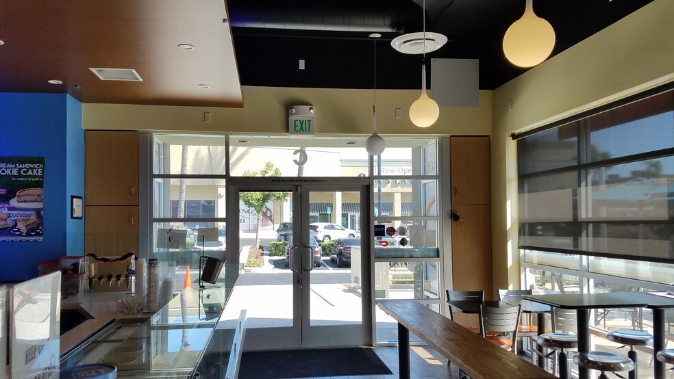 More Photos Of 960 Ontario Mills Dr, Ontario Restaurant For Lease