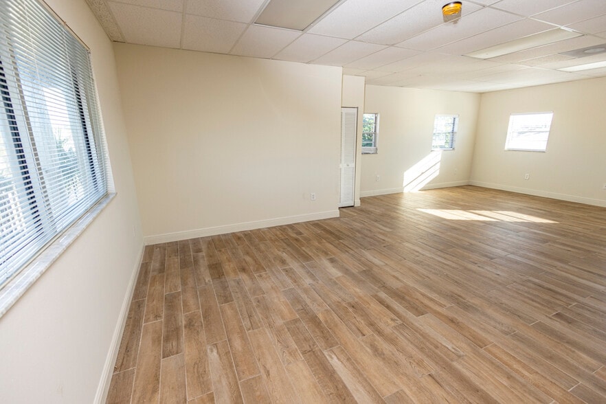 More Photos Of 4911 14th St, Bradenton Unknown For Lease