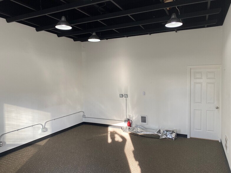 More Photos Of 14522 NE North Woodinville Way, Woodinville Warehouse For Lease