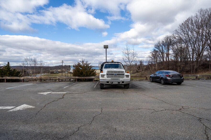 More Photos Of 10 Park Dr, Franklin Warehouse For Lease