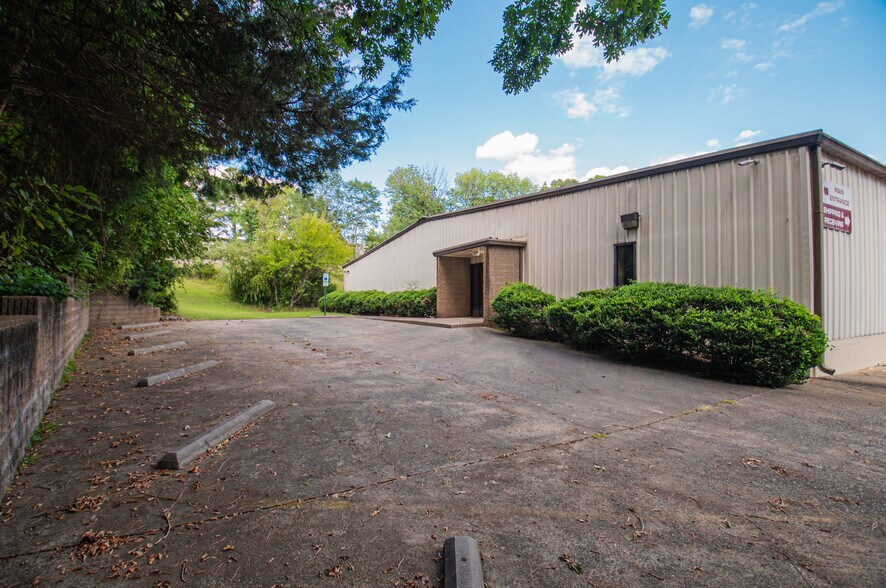 More Photos Of 121 S Lasalle St, Durham Warehouse For Lease