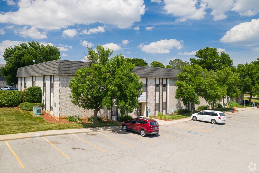 Primary Photo Of 405-407 S Clairborne Rd, Olathe Unknown For Lease